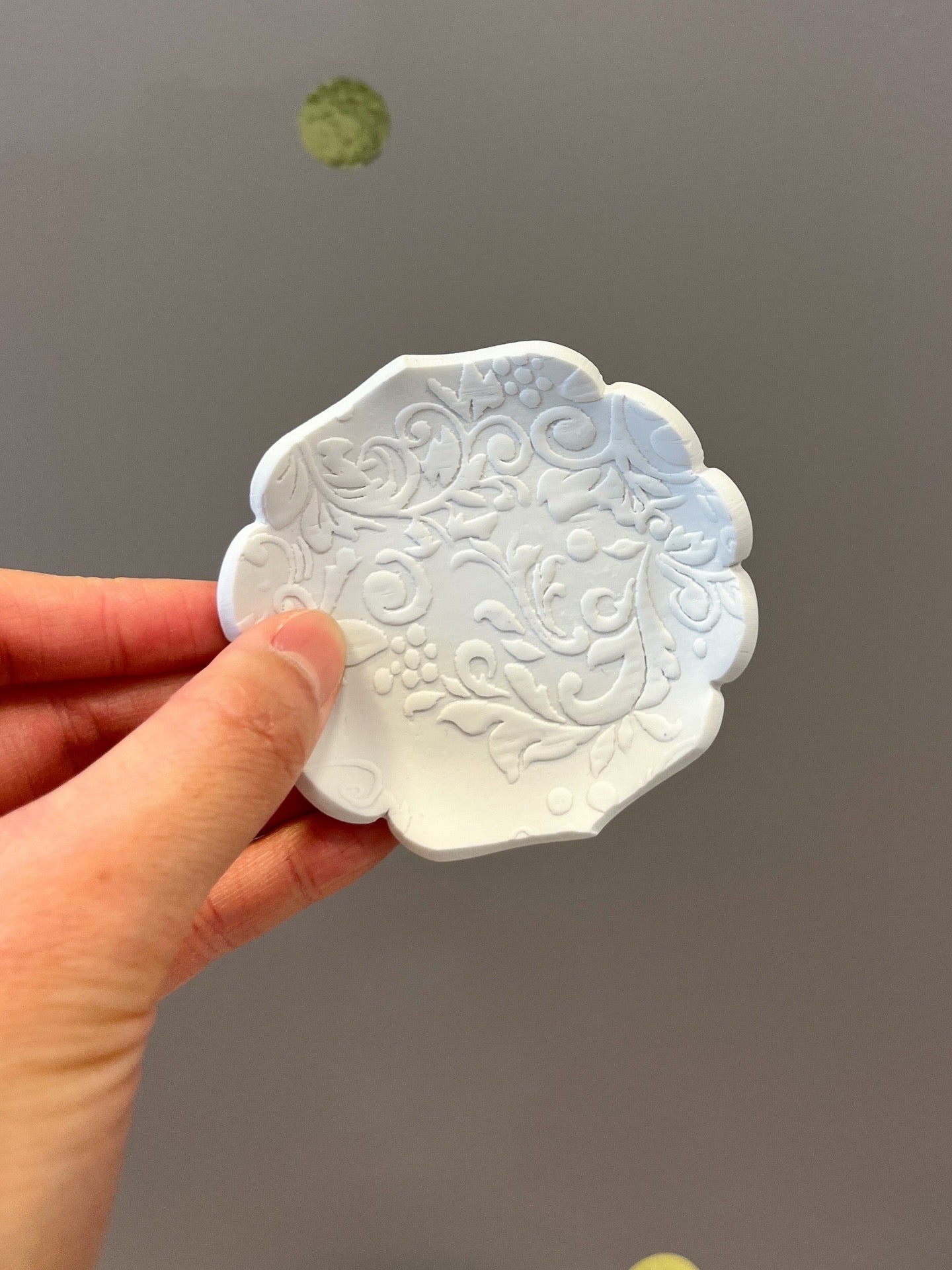 Scalloped Lace Textured Ring Dish