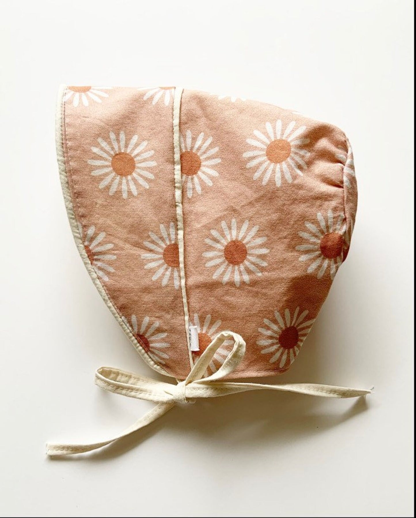 Daisy Bonnet in Apricot