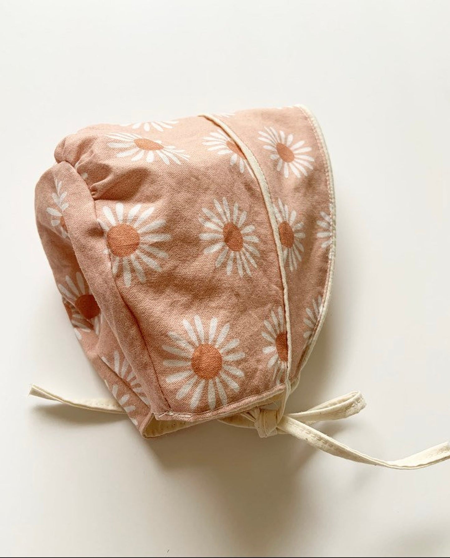 Daisy Bonnet in Apricot
