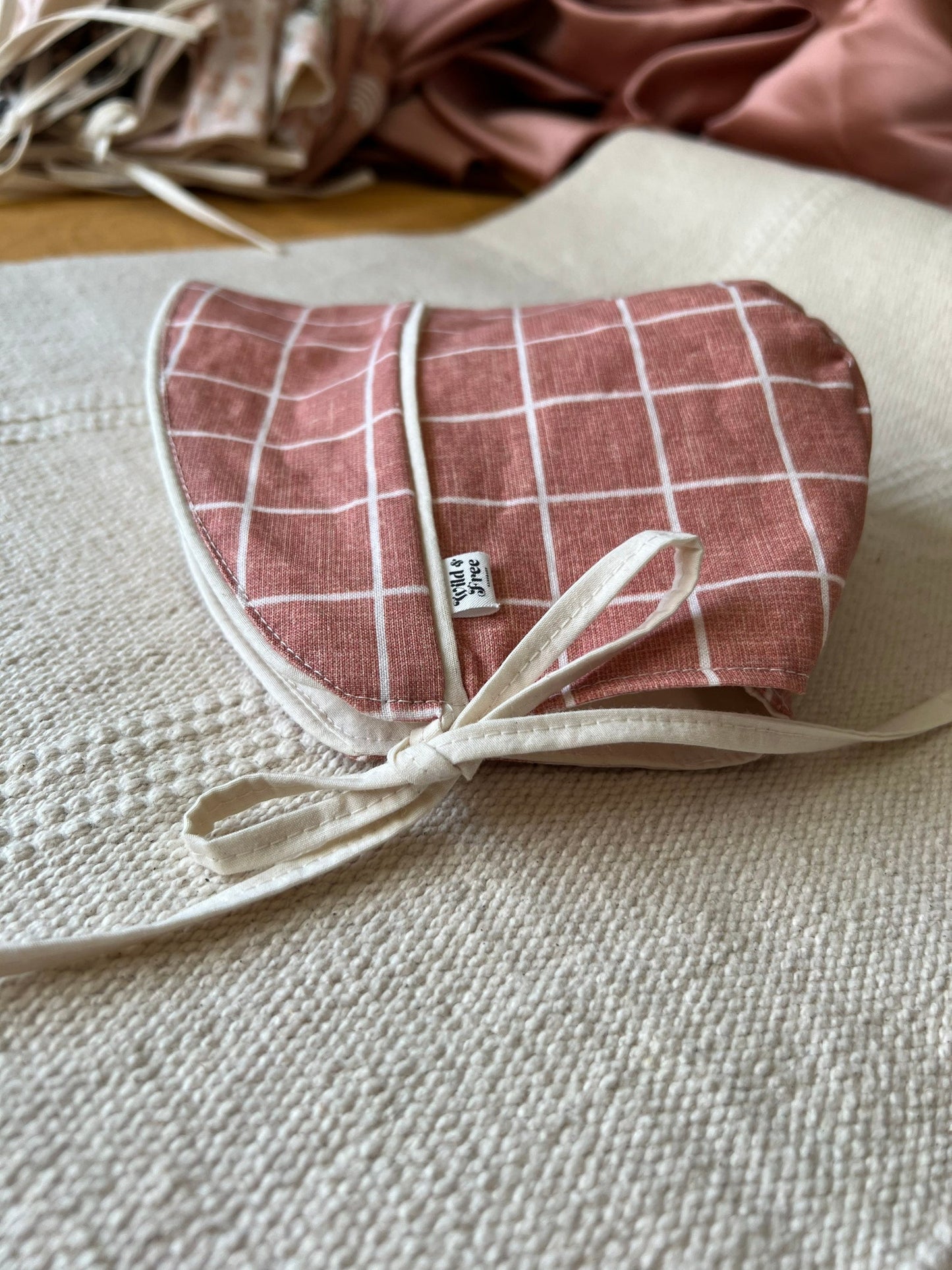 Vintage Grid Bonnet