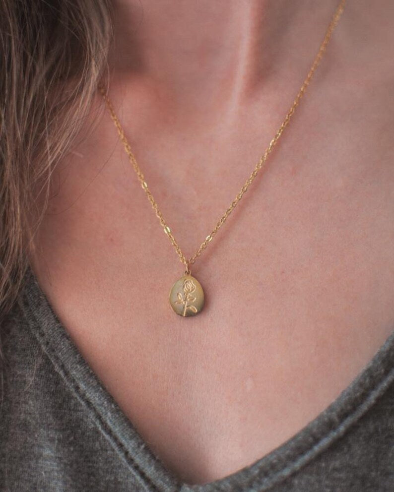 Rose Pendant Necklace