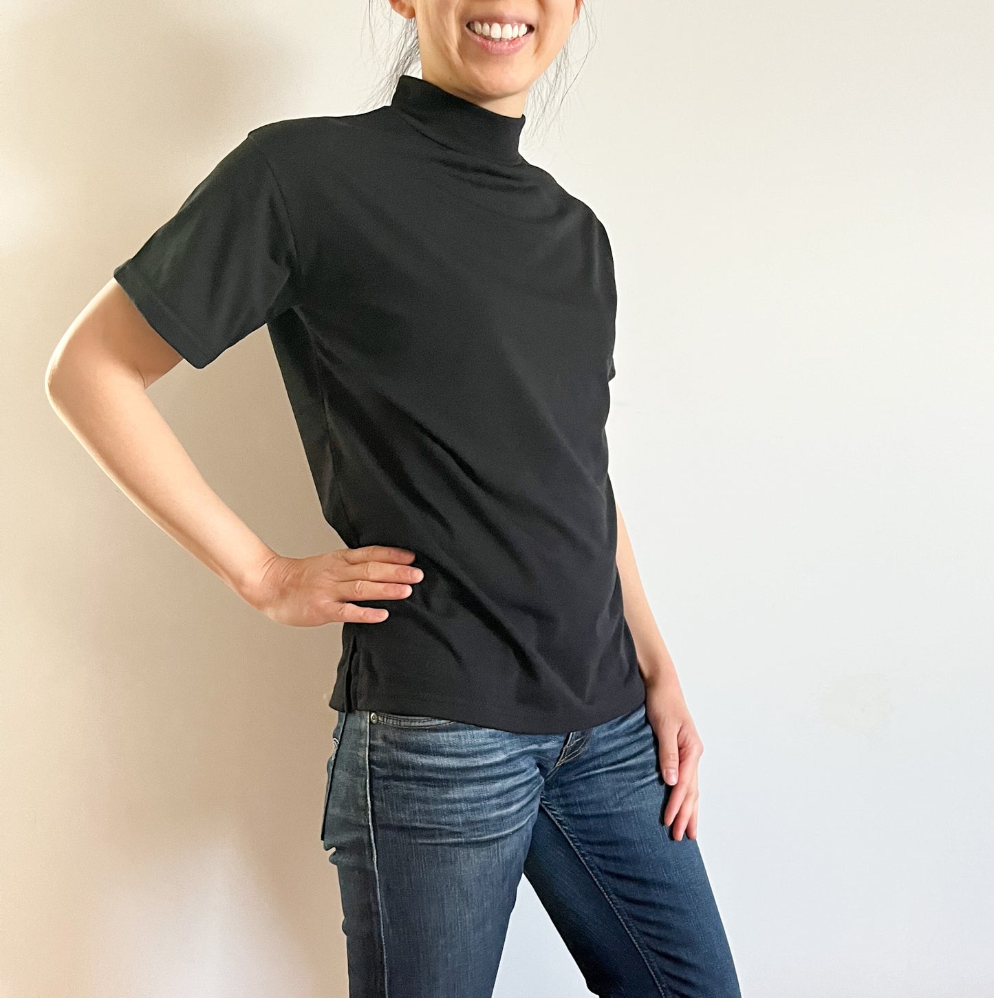 Taylor Mockneck in Black