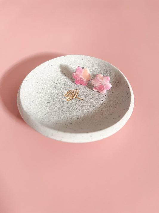 Salt & Pepper Flower Ring Dish