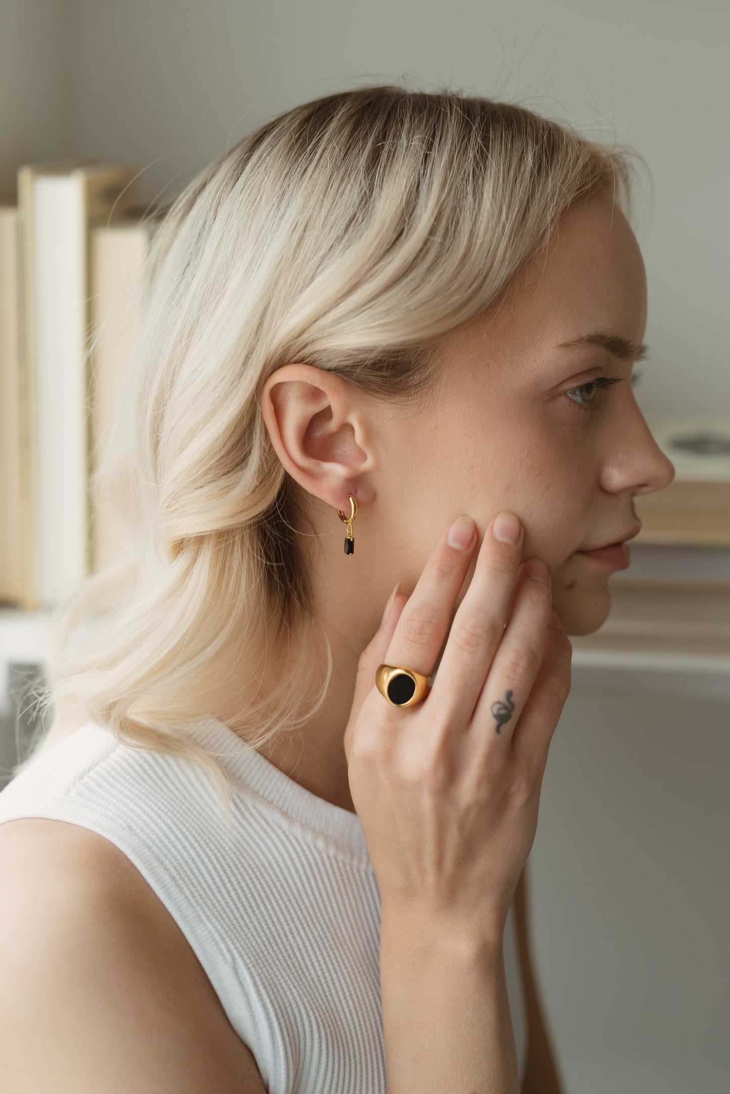 Genoa Earrings Black Pendant