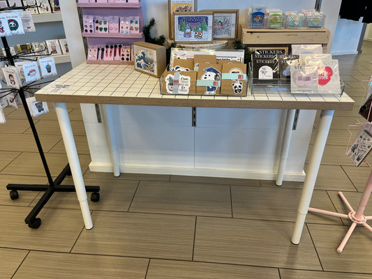 Table with Adjustable Legs