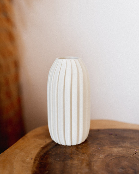 Nami Vase in Cream